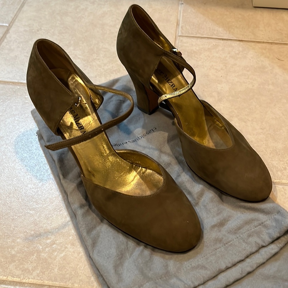Isaac mizrahi ankle strap olive suede with two inch heel